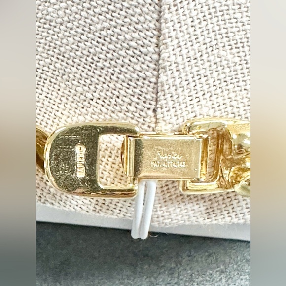 Vintage Signed Pat. 4774.743 Napier Shinny Gold Tone Collar Necklace - Picture 4 of 5